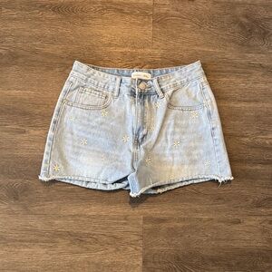 Casual Light Blue Jean Shorts with Daisy Embroidery